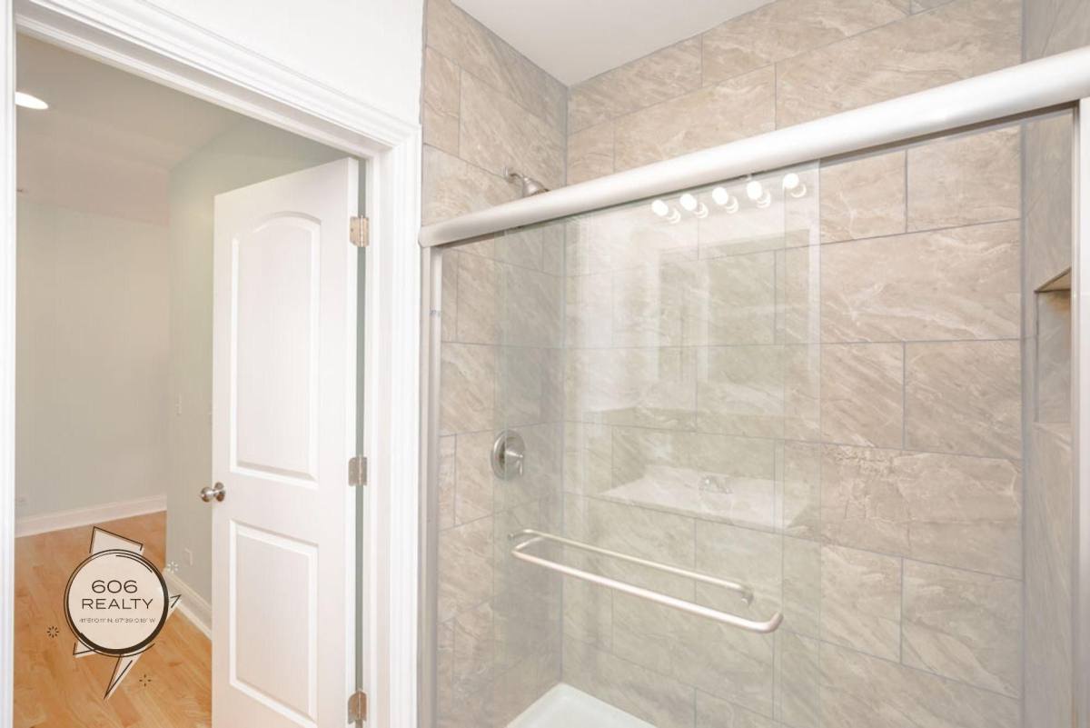 Apartment for rent at 4454-60 W Diversey, Chicago, IL 60639