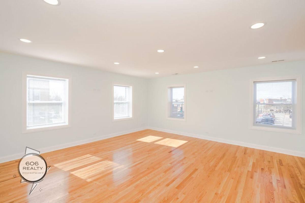 Apartment for rent at 4454-60 W Diversey, Chicago, IL 60639