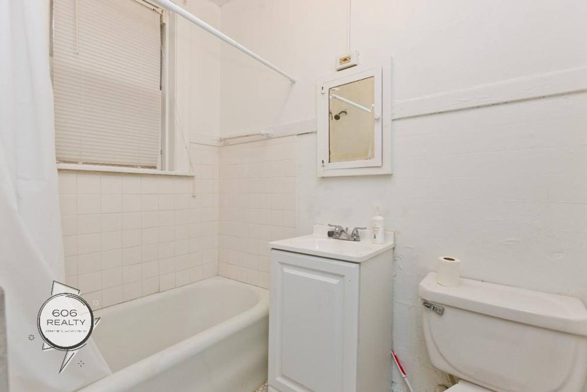 Apartment for rent at 5011-15 W Cermak Rd, Cicero, IL 60804
