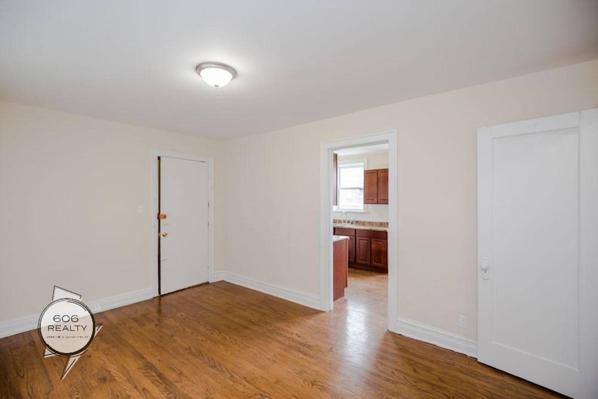 Apartment for rent at 5011-15 W Cermak Rd, Cicero, IL 60804