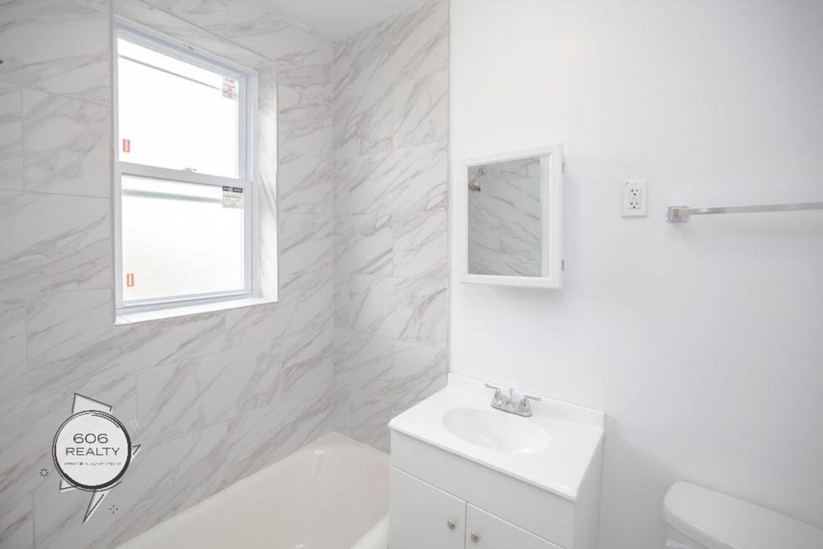 Apartment for rent at 5011-15 W Cermak Rd, Cicero, IL 60804