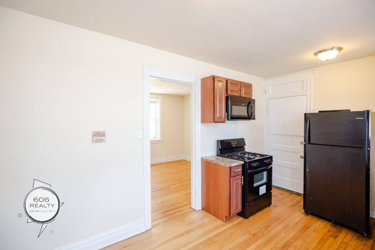 Apartment for rent at 5017-21 W Cermak Rd, Cicero, IL 60804