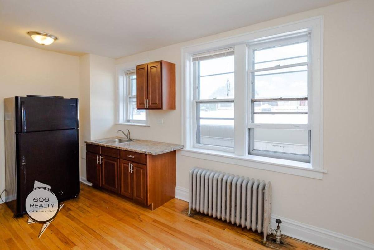 Apartment for rent at 5017-21 W Cermak Rd, Cicero, IL 60804