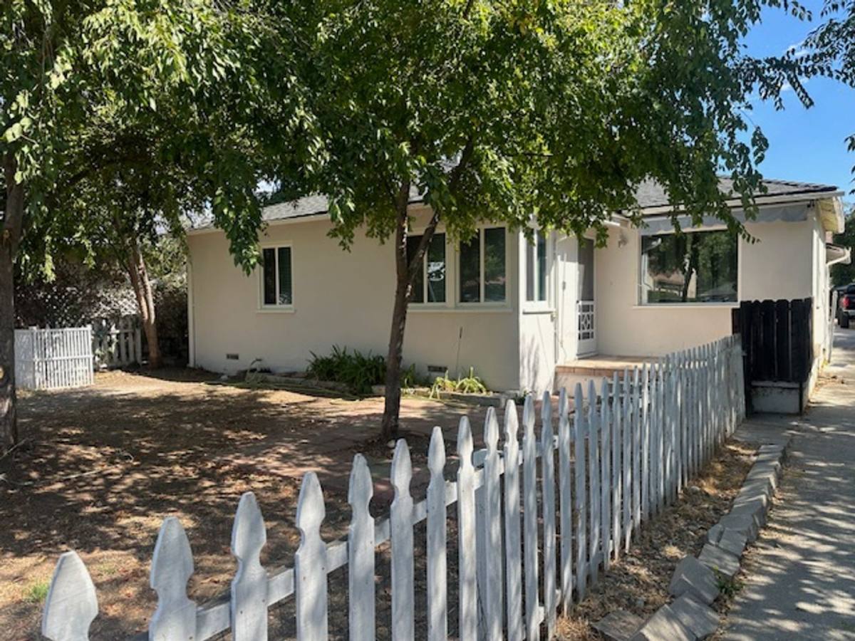 Apartment for rent at 202 Bald, Ojai, CA 93023