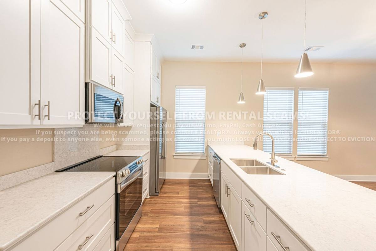 House for rent at 886 S Hill Ave, Fayetteville, AR 72701