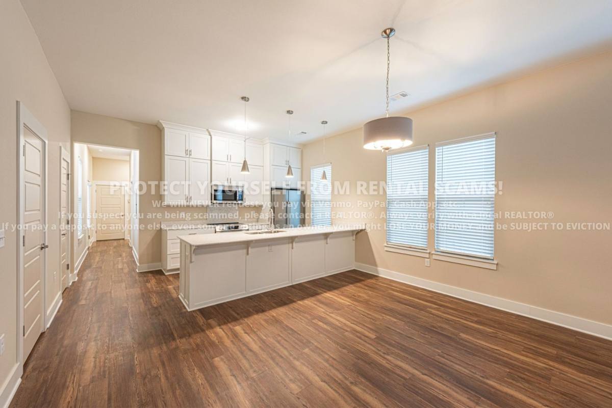 House for rent at 886 S Hill Ave, Fayetteville, AR 72701
