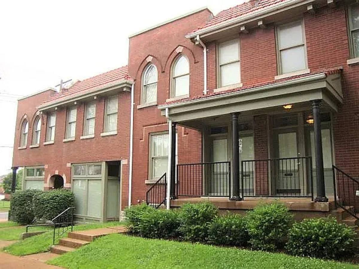 Apartment for rent at 3861 McRee Ave, Saint Louis, MO 63110