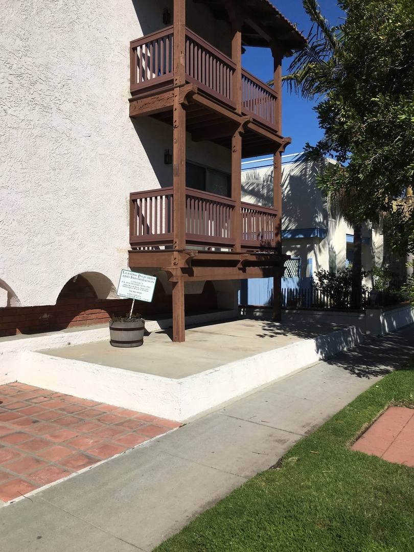 Apartment for rent at 415 15th St, Huntington Beach, CA 92648