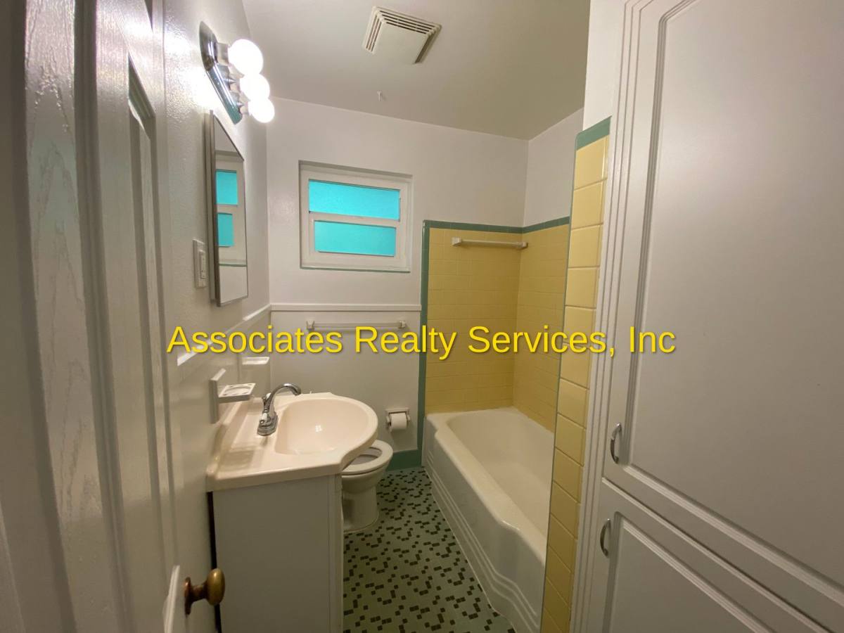 Apartment for rent at 202-208 NW 21st St, Gainesville, FL 32603