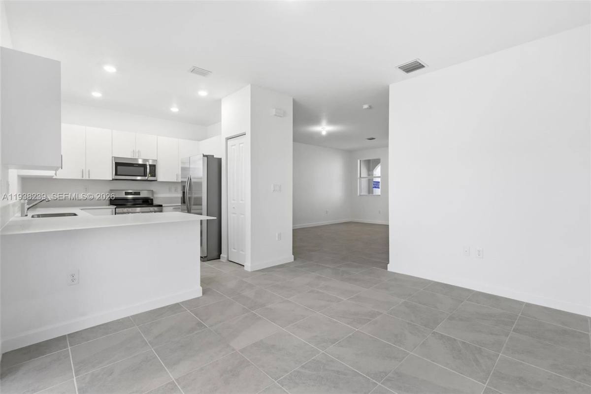Townhouse for rent at 2705 SE 25 Ave, Homestead, FL 33035