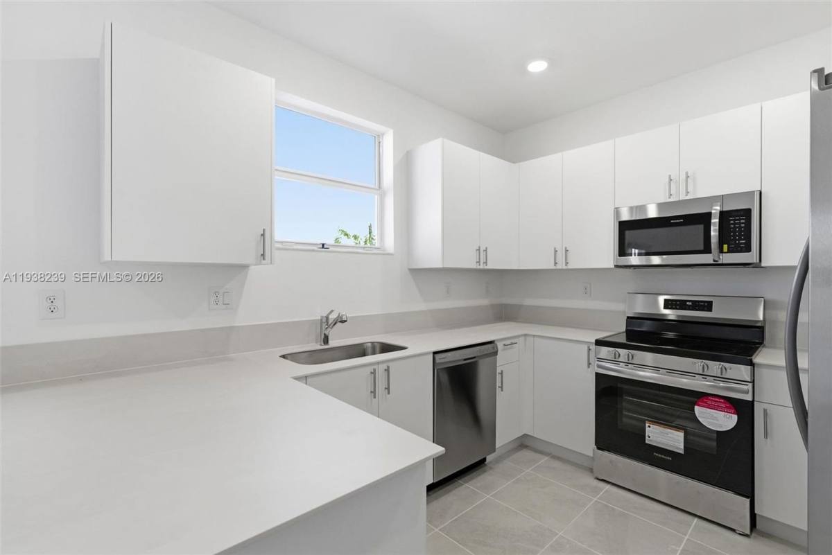 Townhouse for rent at 2705 SE 25 Ave, Homestead, FL 33035