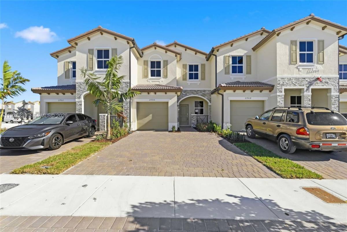 Townhouse for rent at 2705 SE 25 Ave, Homestead, FL 33035