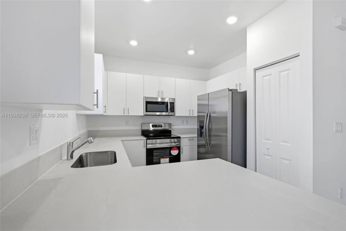 Townhouse for rent at 2705 SE 25 Ave, Homestead, FL 33035