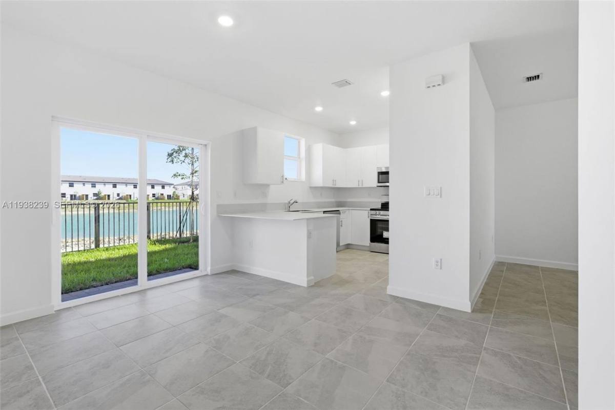 Townhouse for rent at 2705 SE 25 Ave, Homestead, FL 33035