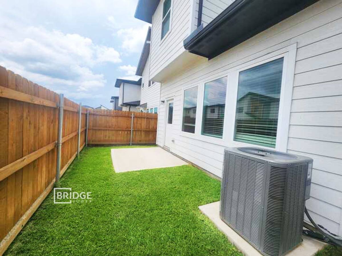 House for rent at 33130 Oak Heights Place, Magnolia, TX 77354