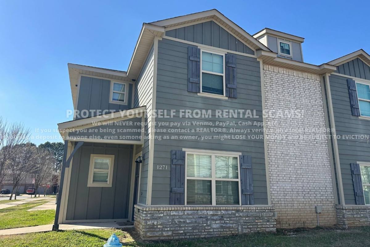 House for rent at 1271 N Corsica Dr, Fayetteville, AR 72704