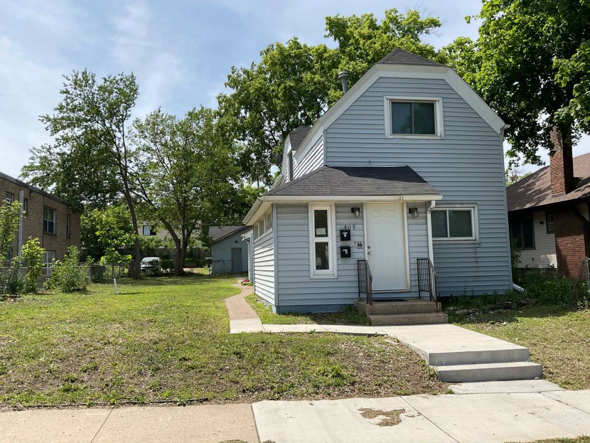 Apartment for rent at 409 Fairview Ave N, Saint Paul, MN 55104