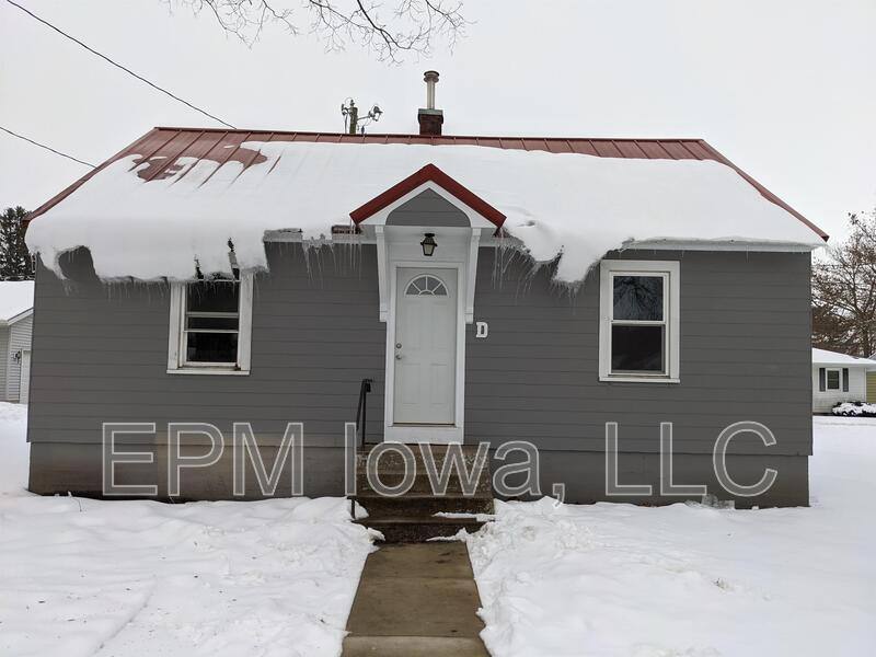House for rent at 609 1st St W #D, Independence, IA 50644