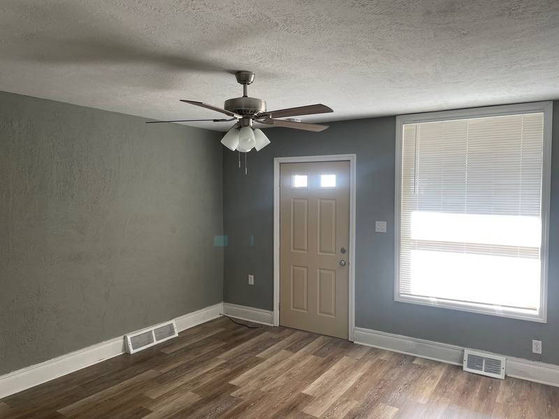 Apartment for rent at 900 11th St #1, Charleroi, PA 15022