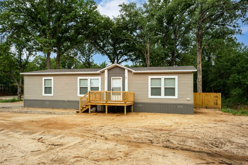 House for rent at 204 Wildflower Dr, Mabank, TX 75156