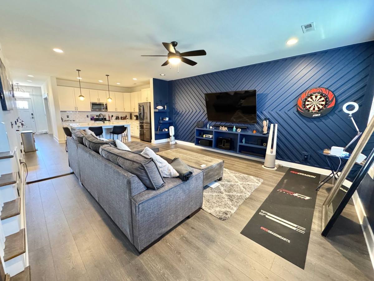 Townhouse for rent at 2079 Oakwood Ave, Nashville, TN 37207
