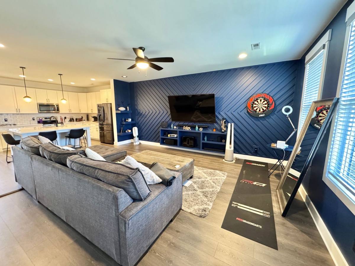 Townhouse for rent at 2079 Oakwood Ave, Nashville, TN 37207