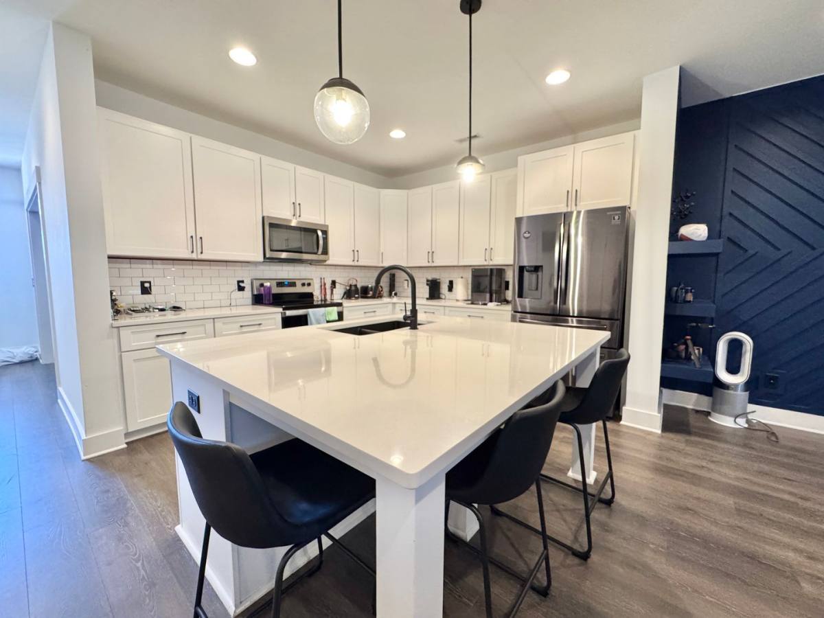 Townhouse for rent at 2079 Oakwood Ave, Nashville, TN 37207