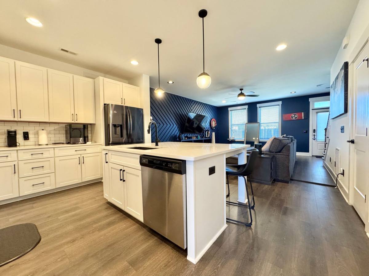 Townhouse for rent at 2079 Oakwood Ave, Nashville, TN 37207