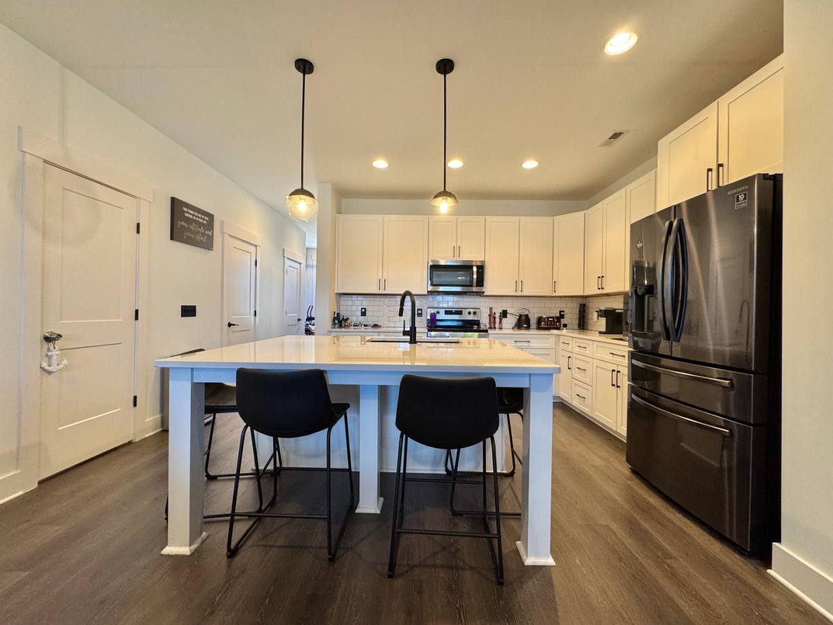 Townhouse for rent at 2079 Oakwood Ave, Nashville, TN 37207