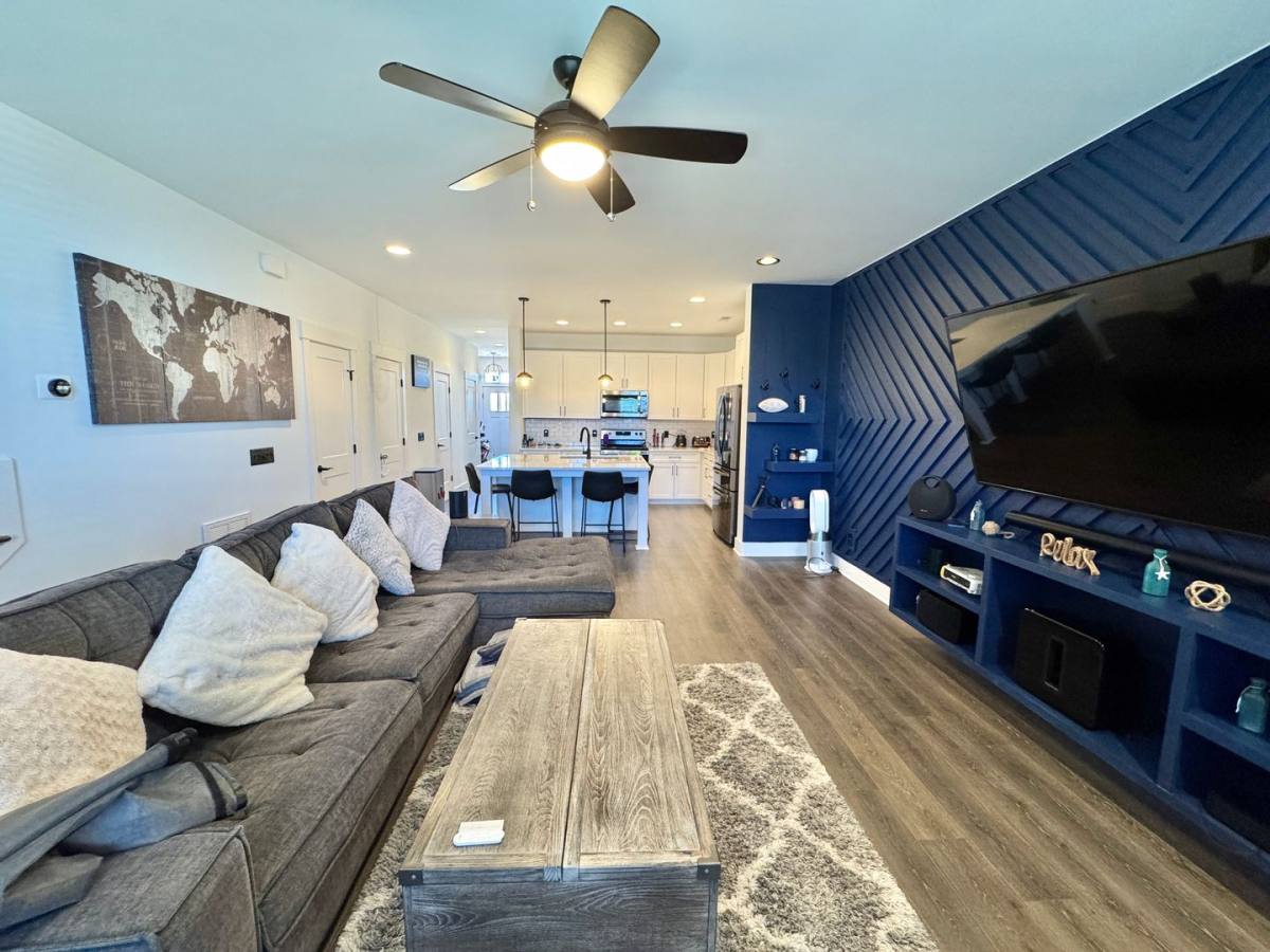 Townhouse for rent at 2079 Oakwood Ave, Nashville, TN 37207