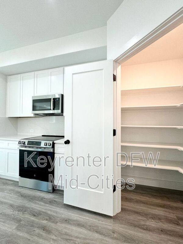 Townhouse for rent at 7302 Uloho Way, Dallas, TX 75235