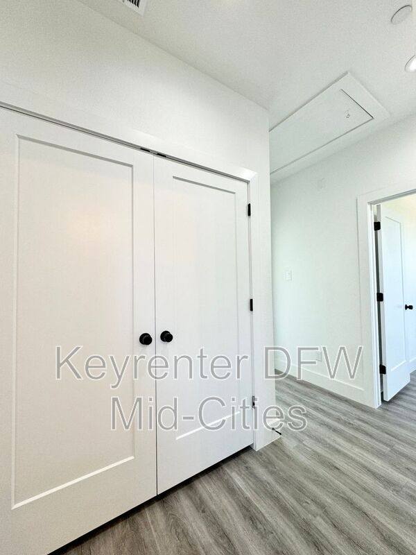 Townhouse for rent at 7302 Uloho Way, Dallas, TX 75235