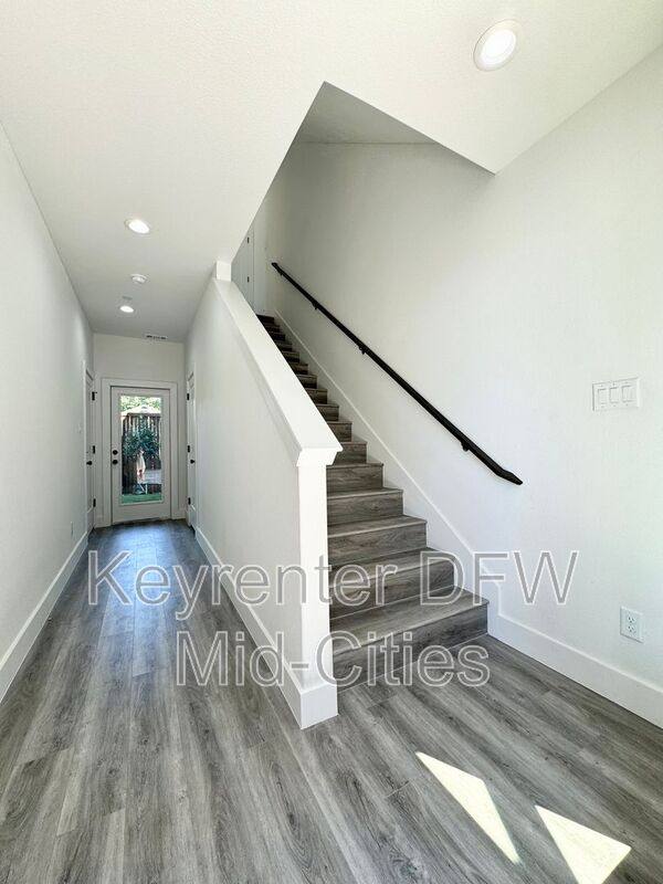 Townhouse for rent at 7302 Uloho Way, Dallas, TX 75235