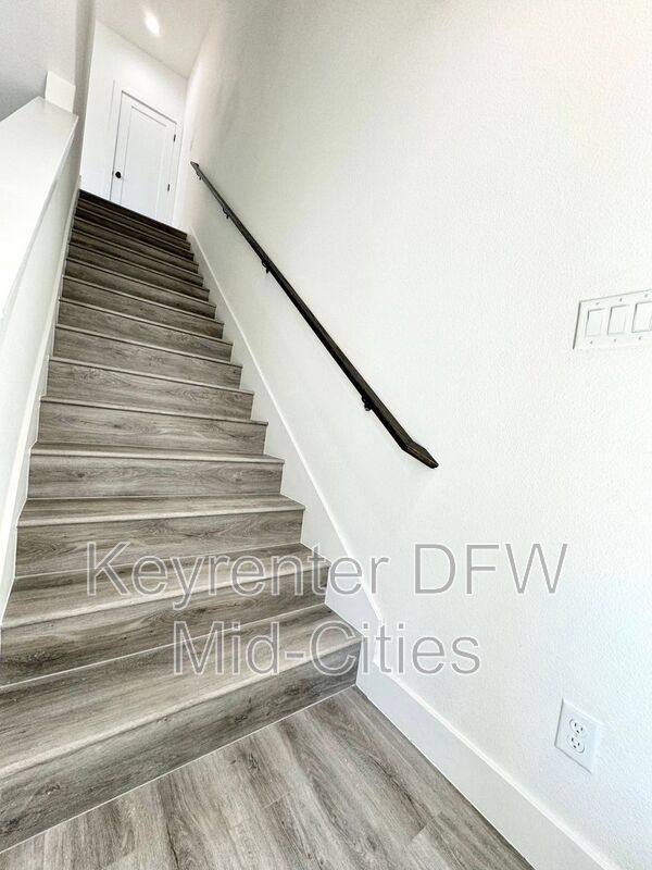 Townhouse for rent at 7302 Uloho Way, Dallas, TX 75235