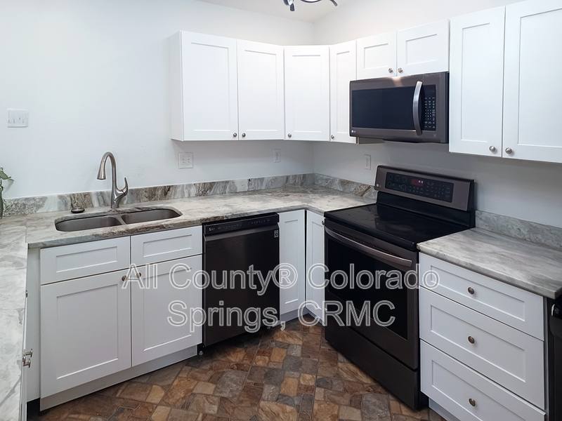 Townhouse for rent at 53 Royal Crest Dr, Pueblo, CO 81005