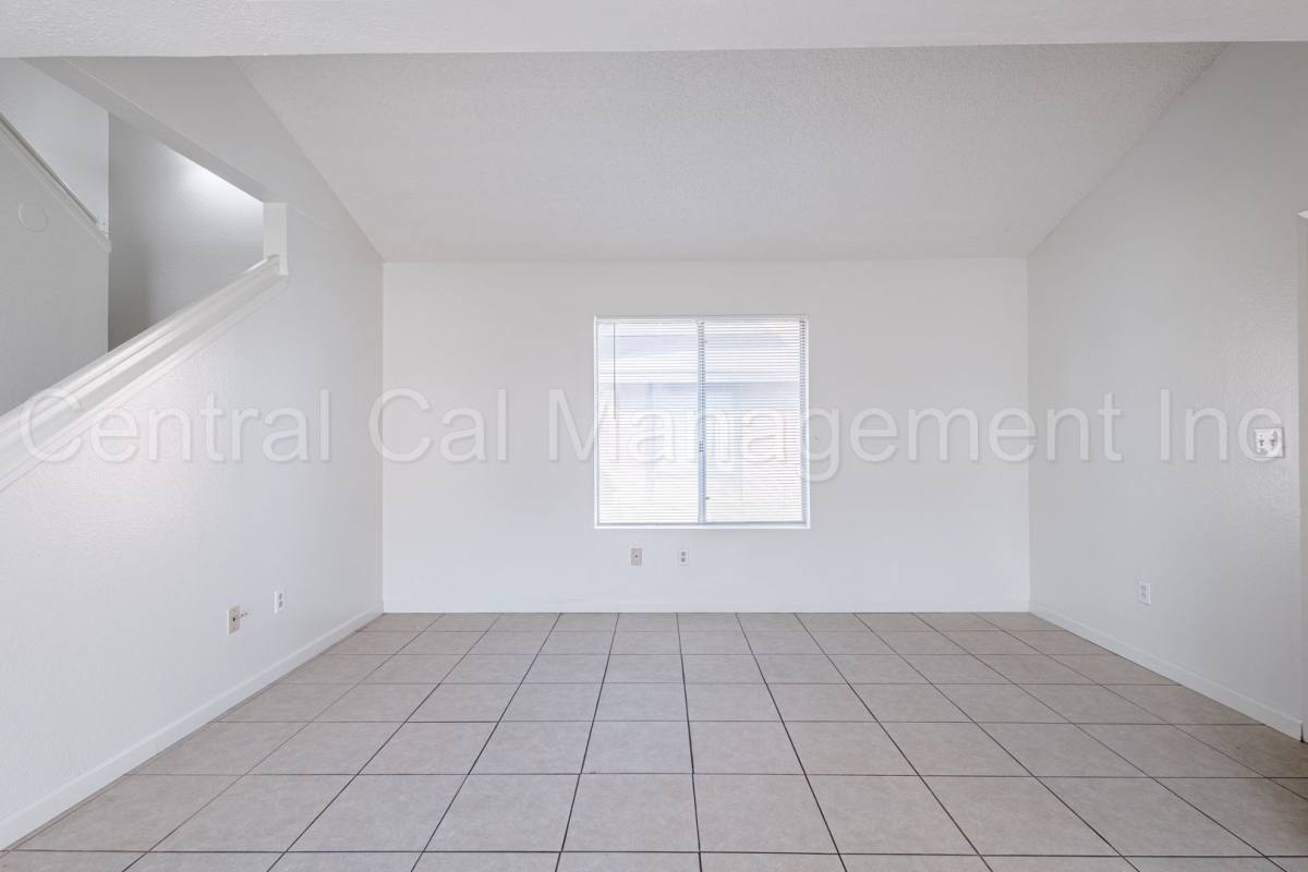 Apartment for rent at 7905 S Laurelglen Blvd, Bakersfield, CA 93309