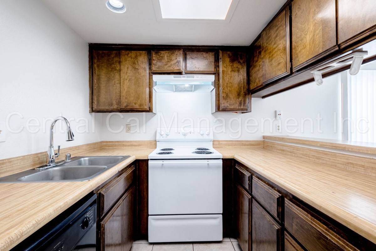 Apartment for rent at 7905 S Laurelglen Blvd, Bakersfield, CA 93309