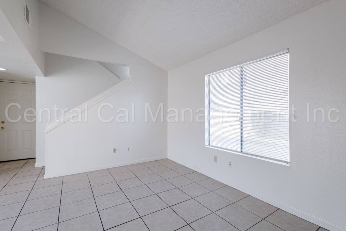Apartment for rent at 7905 S Laurelglen Blvd, Bakersfield, CA 93309