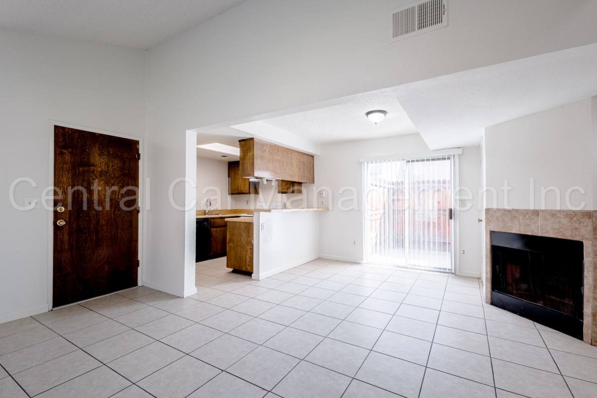Apartment for rent at 7905 S Laurelglen Blvd, Bakersfield, CA 93309