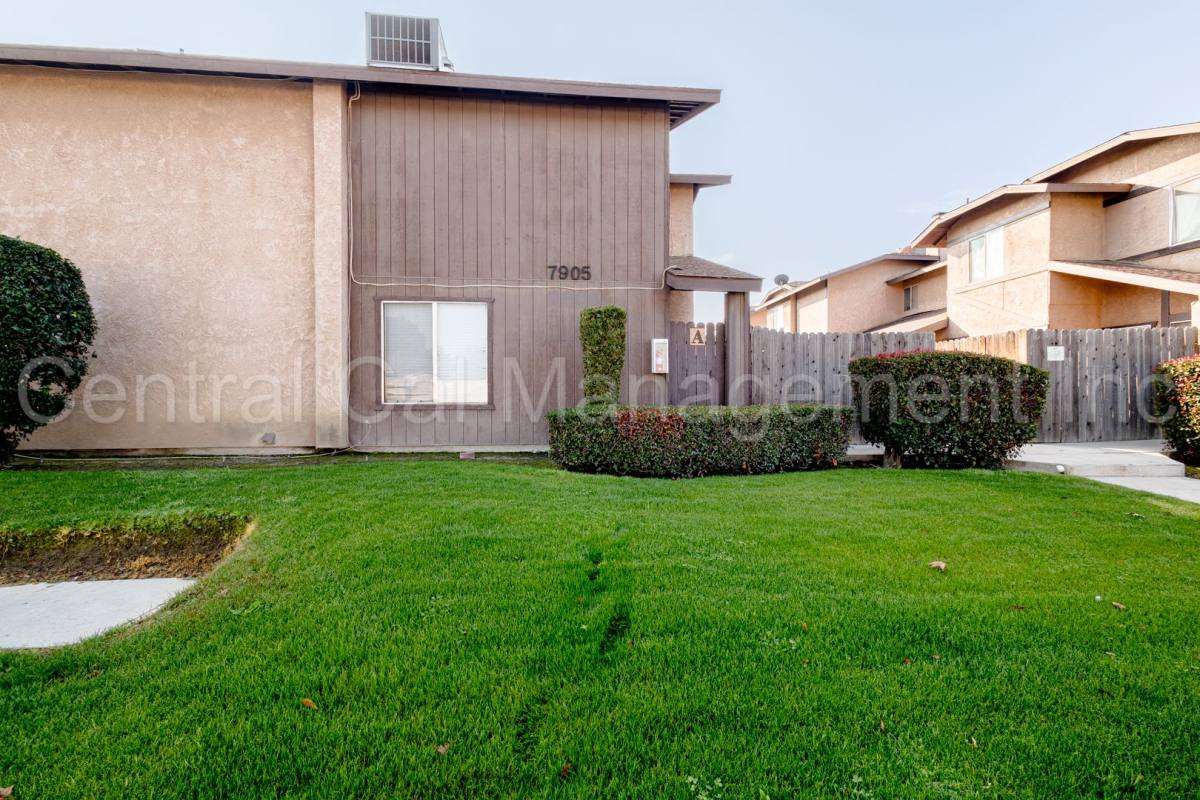Apartment for rent at 7905 S Laurelglen Blvd, Bakersfield, CA 93309