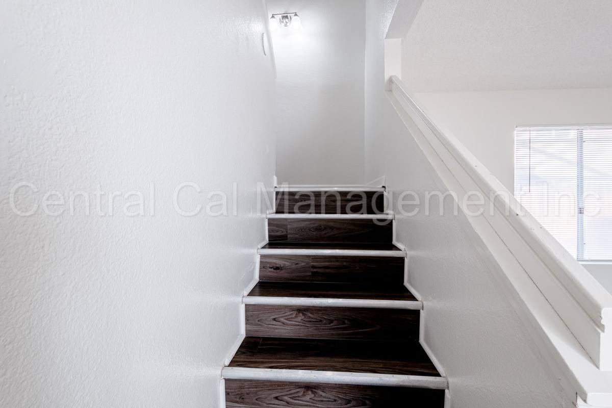 Apartment for rent at 7905 S Laurelglen Blvd, Bakersfield, CA 93309