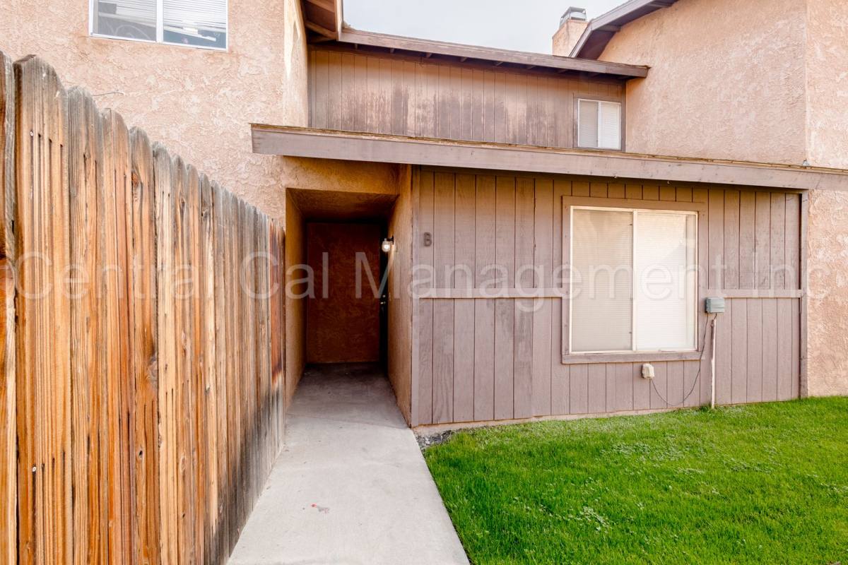 Apartment for rent at 7905 S Laurelglen Blvd, Bakersfield, CA 93309