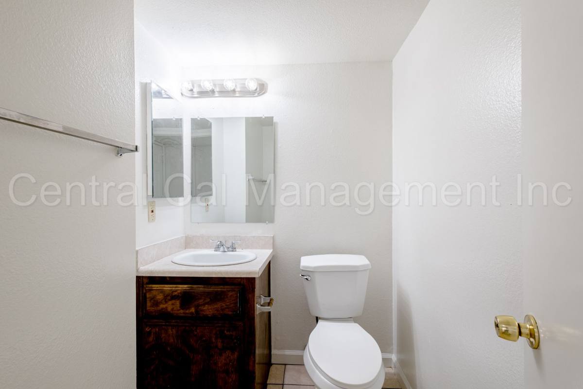Apartment for rent at 7905 S Laurelglen Blvd, Bakersfield, CA 93309