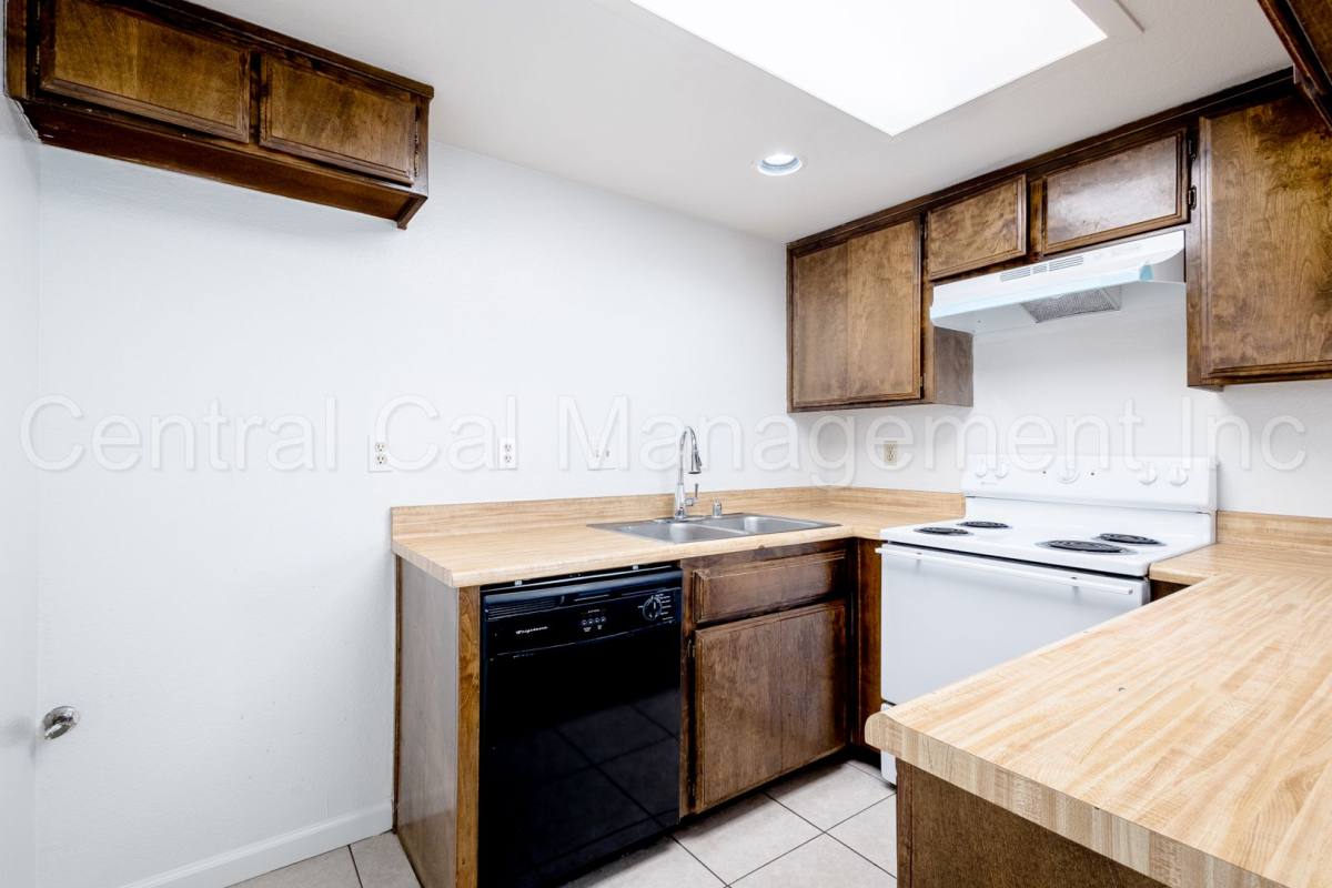Apartment for rent at 7905 S Laurelglen Blvd, Bakersfield, CA 93309