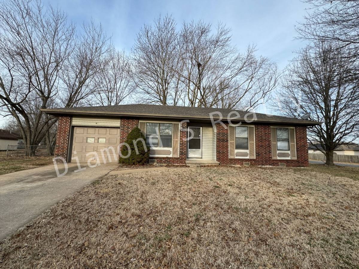House for rent at 101 S Basswood Ave, Republic, MO 65738
