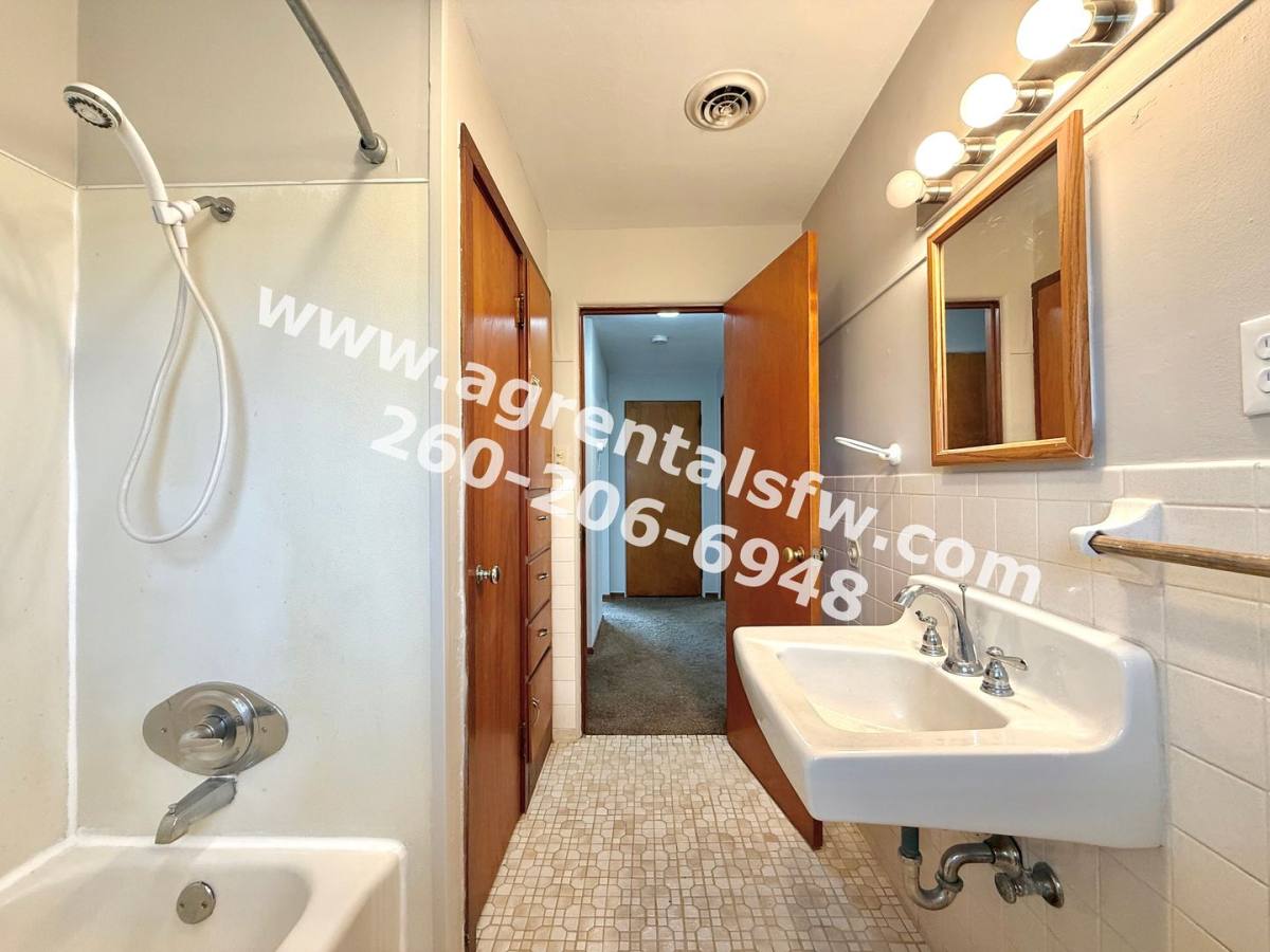 House for rent at 14901 Illinois Rd, Fort Wayne, IN 46814