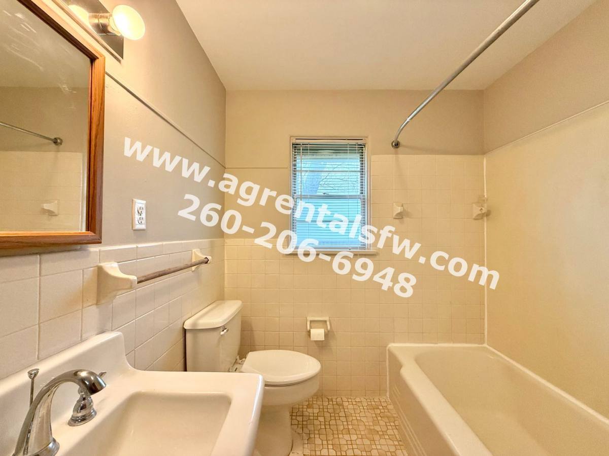 House for rent at 14901 Illinois Rd, Fort Wayne, IN 46814