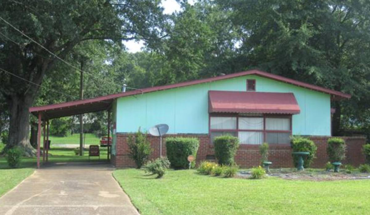 House for rent at 1605 W 21st St, Anniston, AL 36201