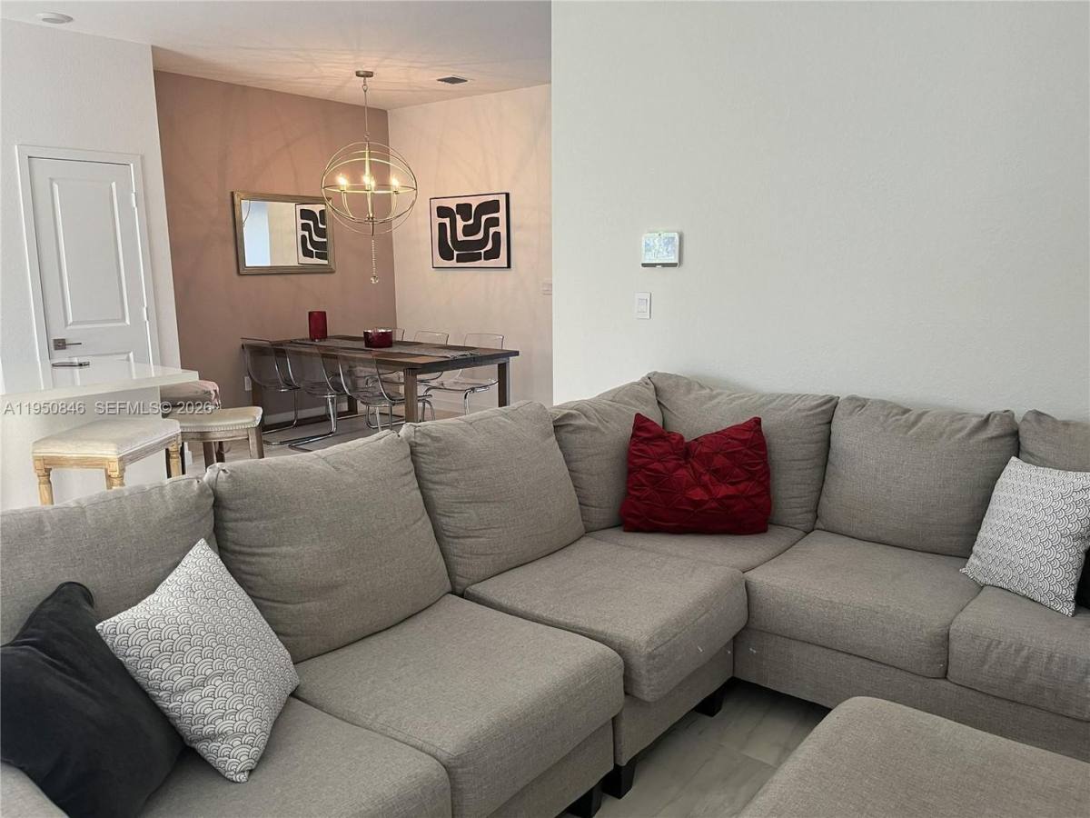 Townhouse for rent at 784 SE 19th St, Homestead, FL 33034