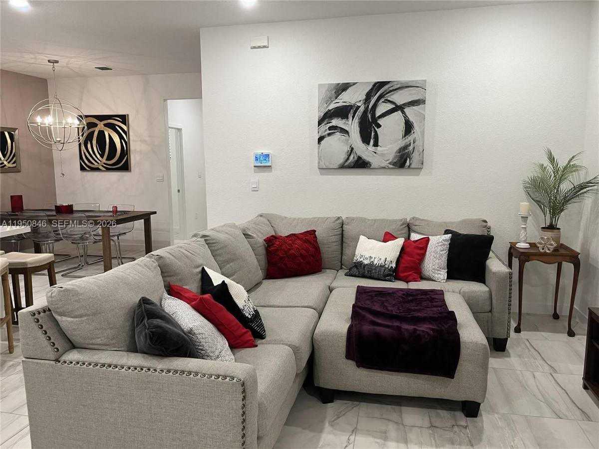 Townhouse for rent at 784 SE 19th St, Homestead, FL 33034